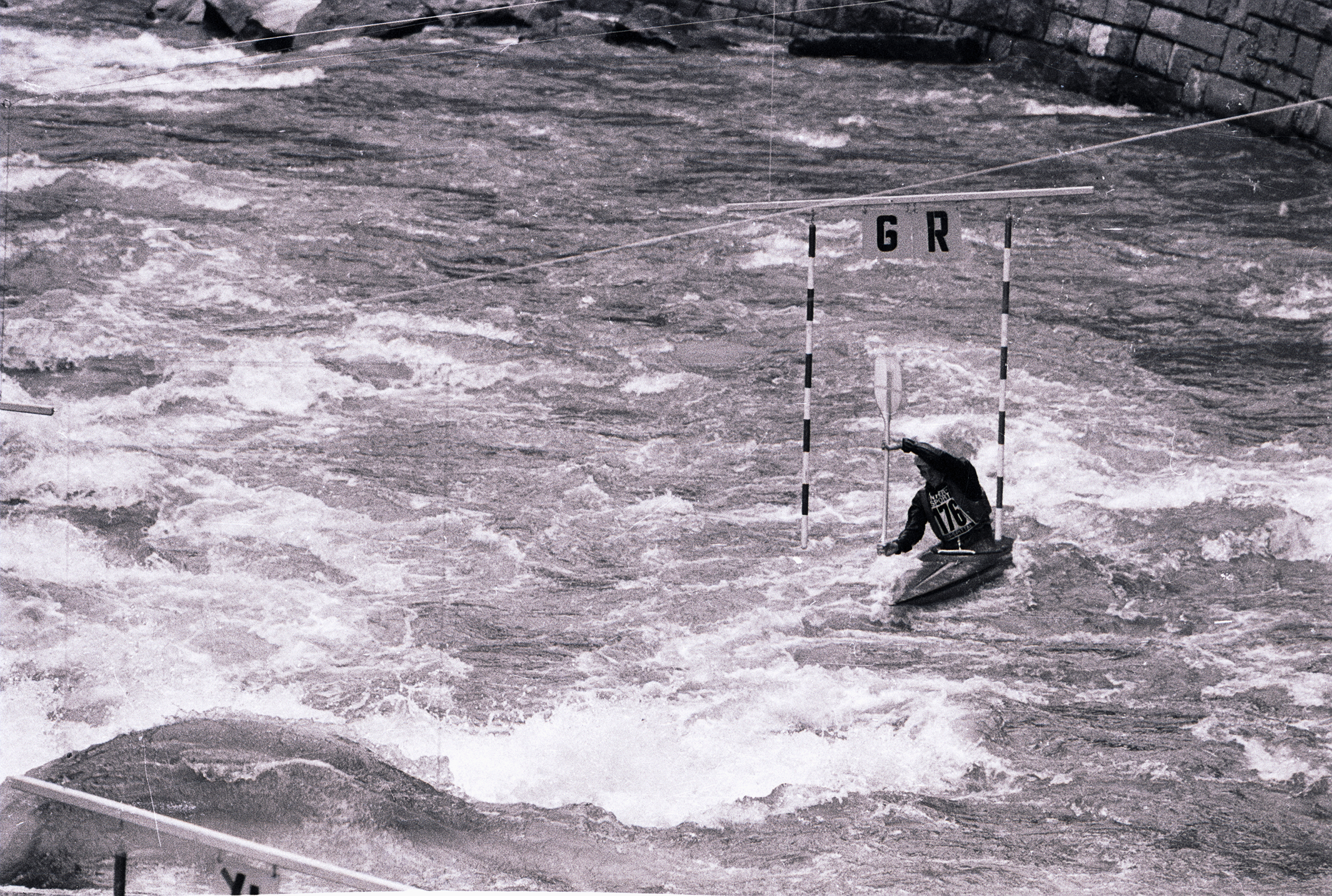 albert kerr wins gold at the 1977 icf canoe slalom world