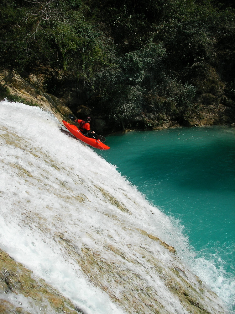 josh-aqua-azul-slide.jpg