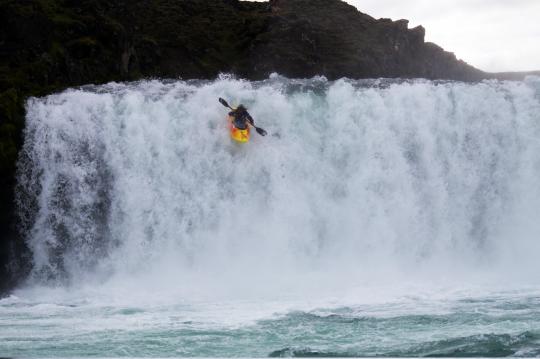 Sara running the warm up line on Godafoss