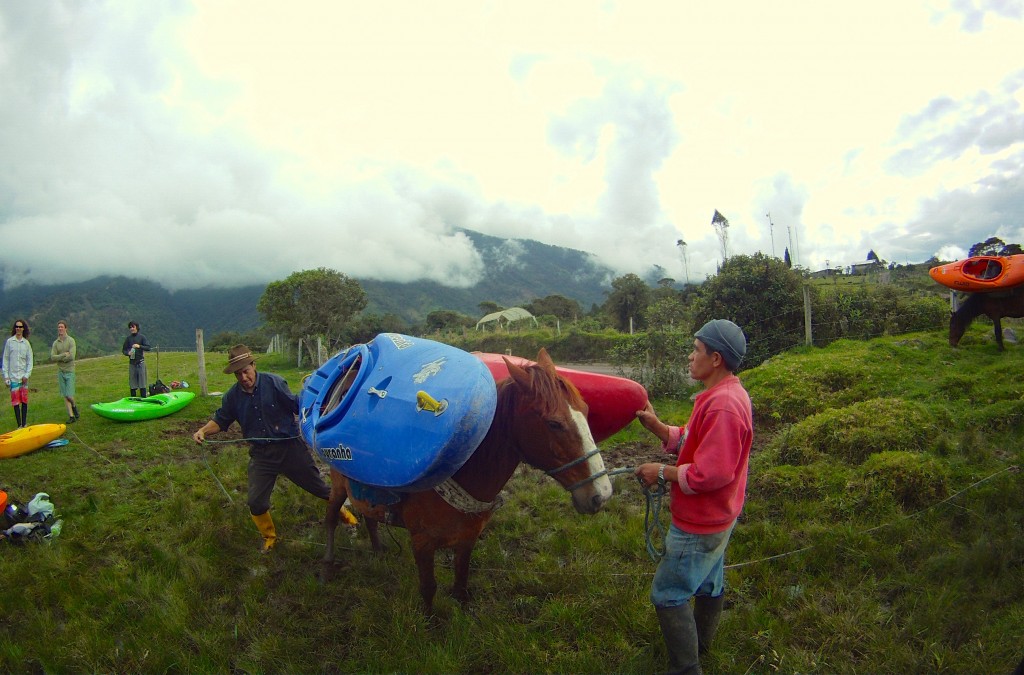 Loading up the kayaks for the full day journey to the Alto Quijos put in 